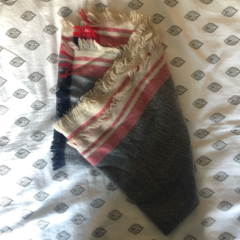 Gap fringe scarf
